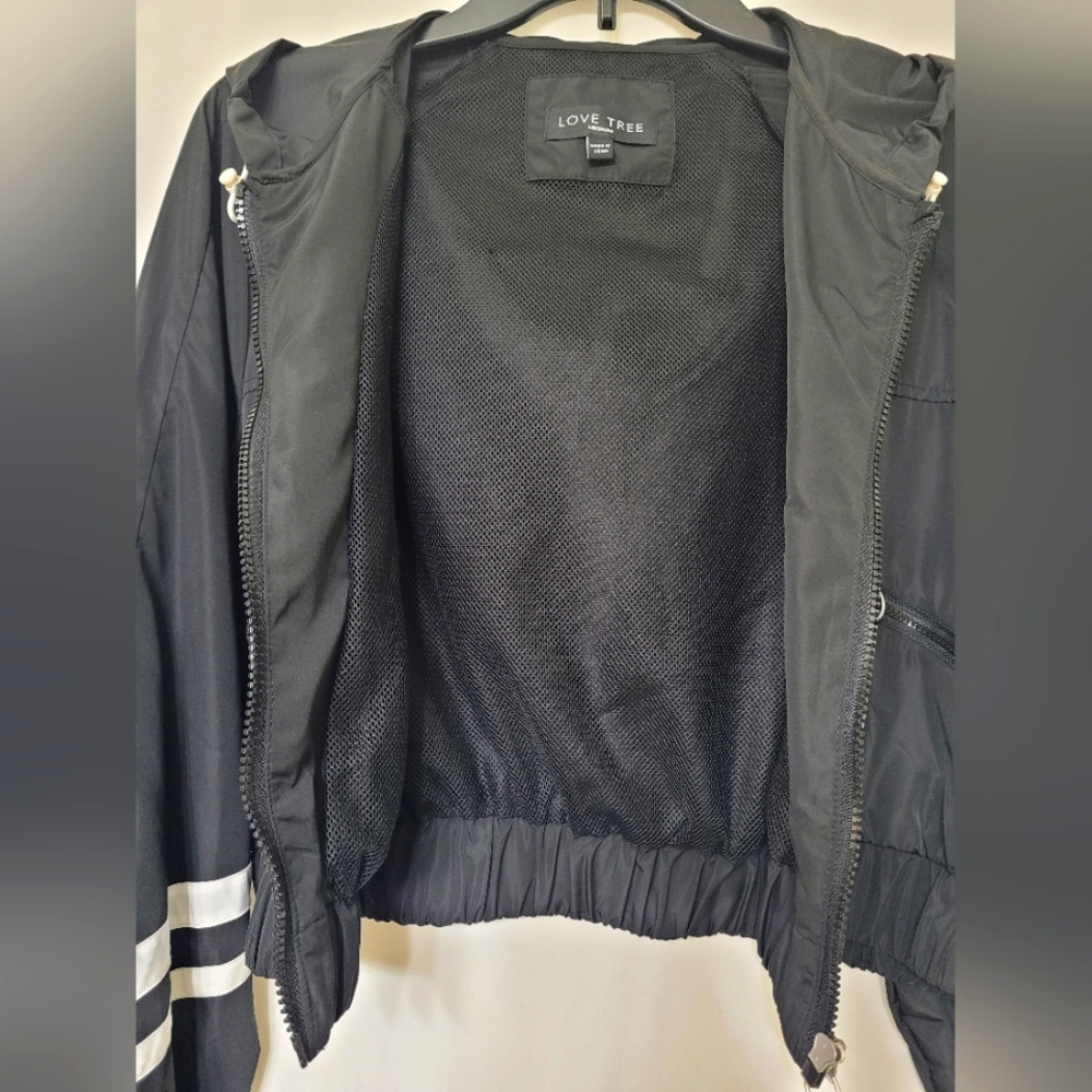 LOVE TREE Women's Black and White Cropped Jacket Zip-up with Hood Size M - Picture 2 of 7